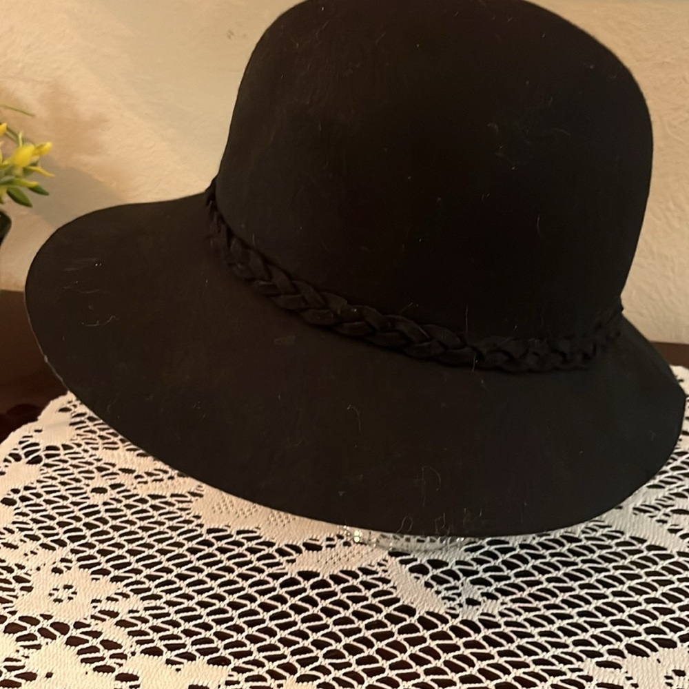 Two beautiful winter hats black and grey one size - Picture 4 of 5